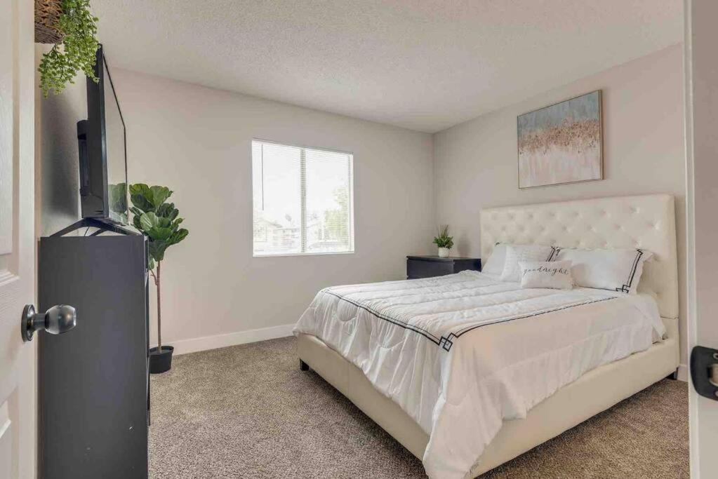Cozy Home! 16 Min Away From Strip And Fremont *