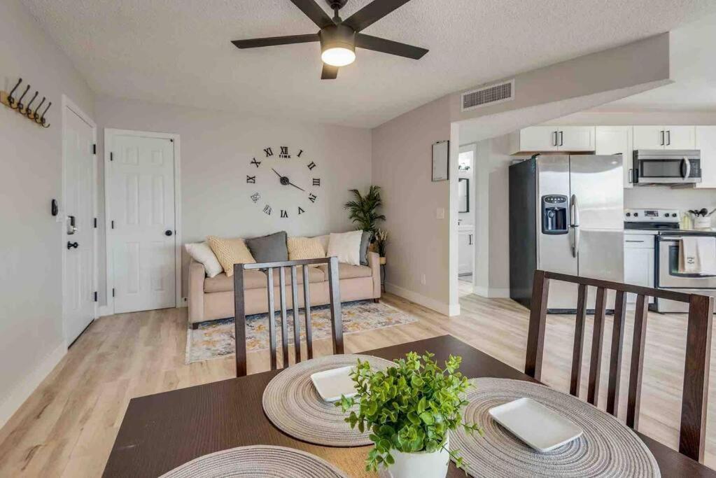 Cozy Home! 16 Min Away From Strip And Fremont Apartment